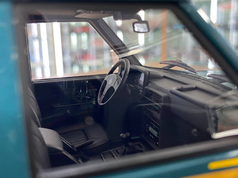 1/18 Diecast Nissan Patrol Super Safari Y60 Green IVY Models Scale Model Car