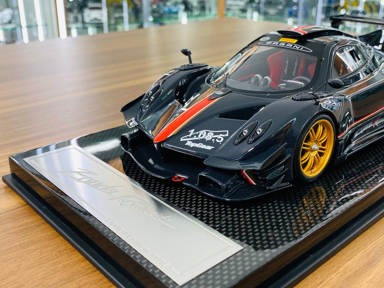 1/18 Resin Dino Model Pagani Zonda Revolución Carbon Fiber/Black.2 Limited to 15 pcs.