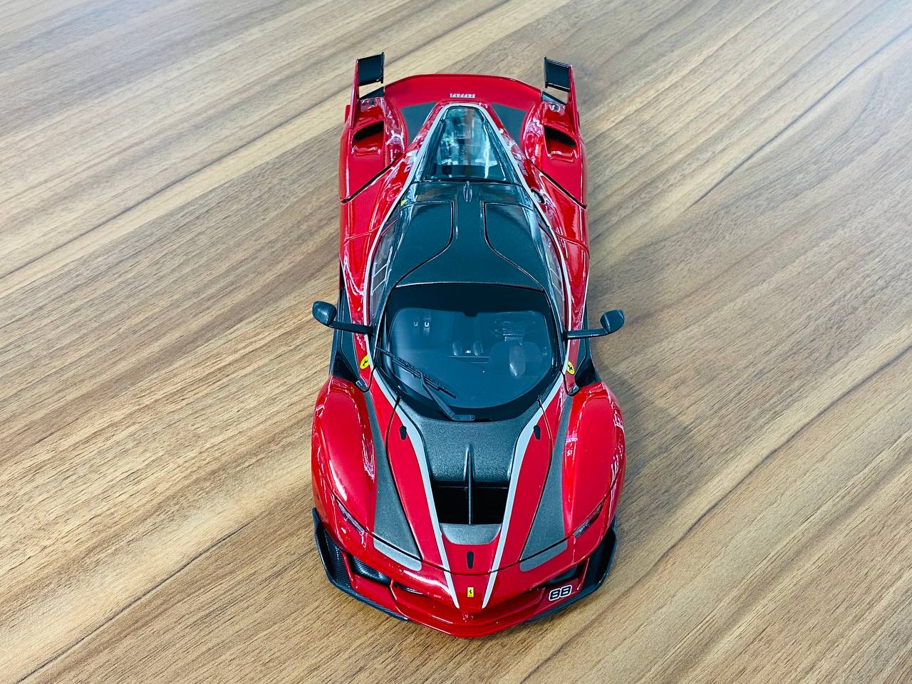 1/18 Ferrari FXX-K Red #88 "Signature Series" Bburago