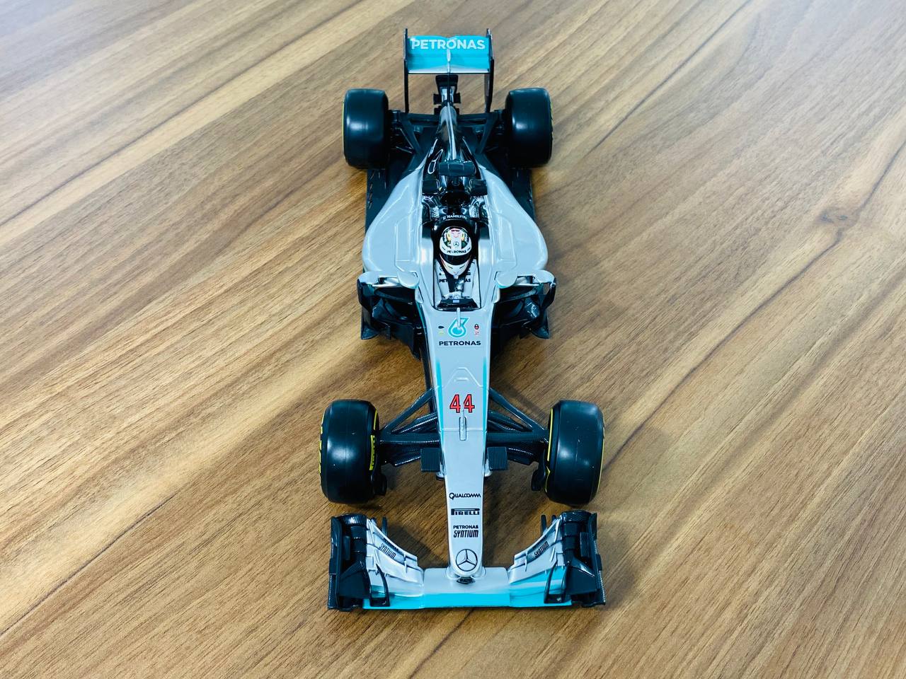 1/18 Diecast Mercedes Petronas F1 WO7 Hybrid Lewis Hamilton #44 Formula 1 Bburago Scale Model Car