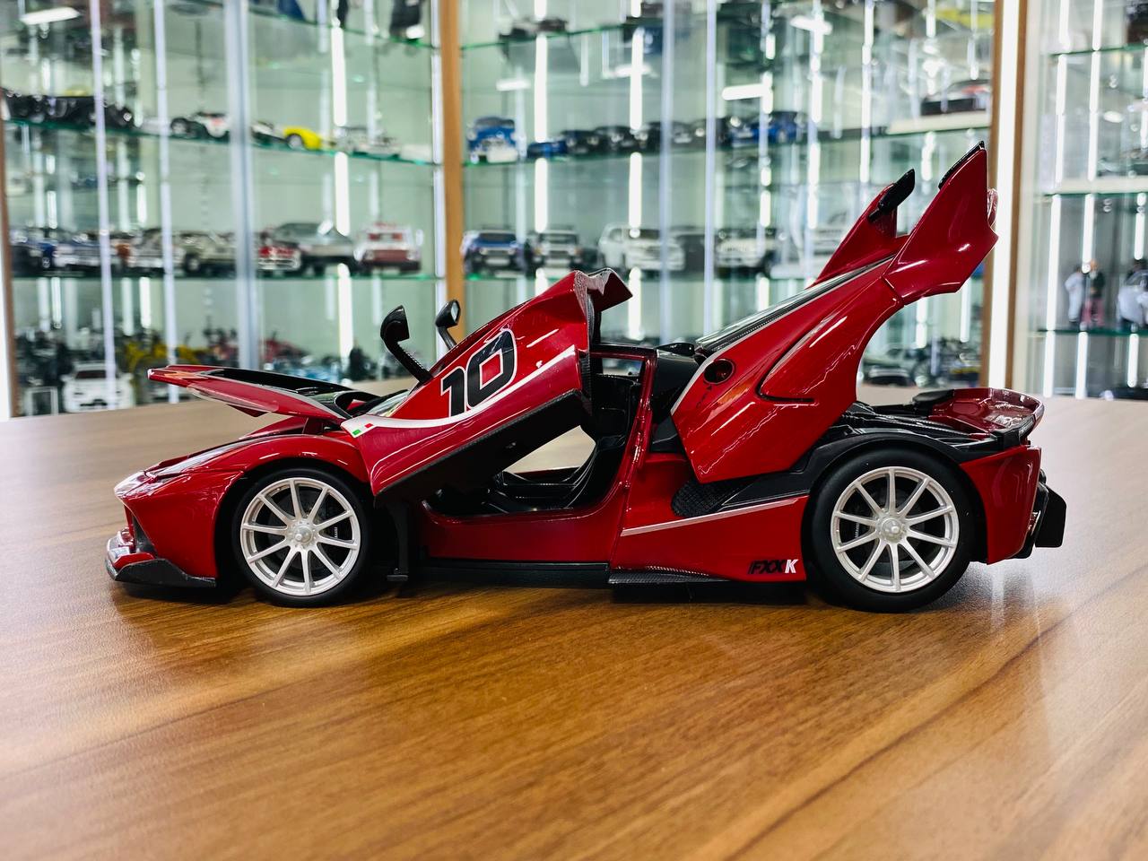 1/18 Diecast Bburago Ferrari FXX K #10 red/ silver