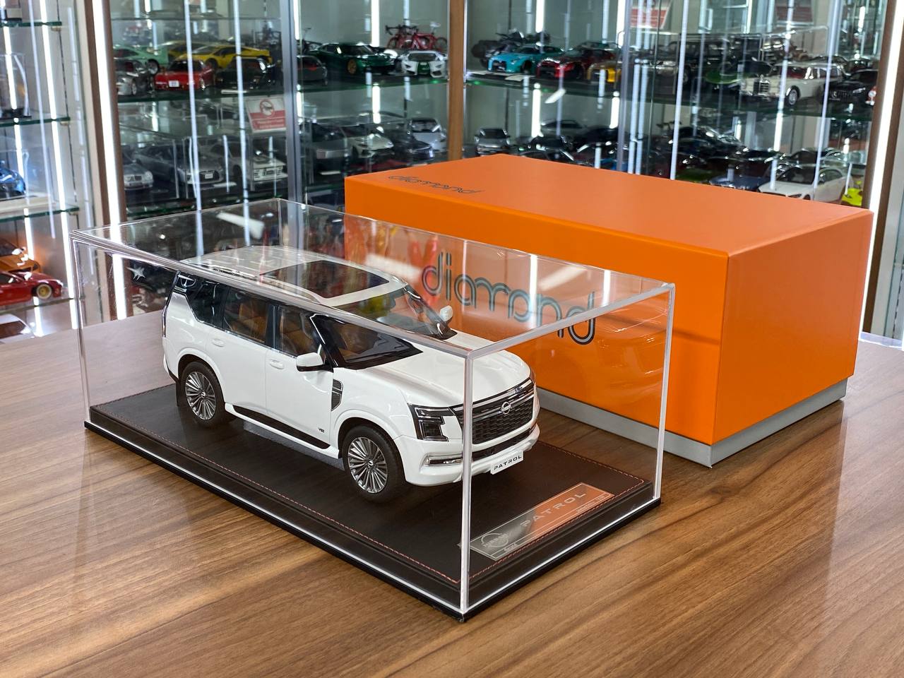 1/18 Resin Diamand Nissan Patrol Y63 Platinum – White – Limited Edition 50 pcs