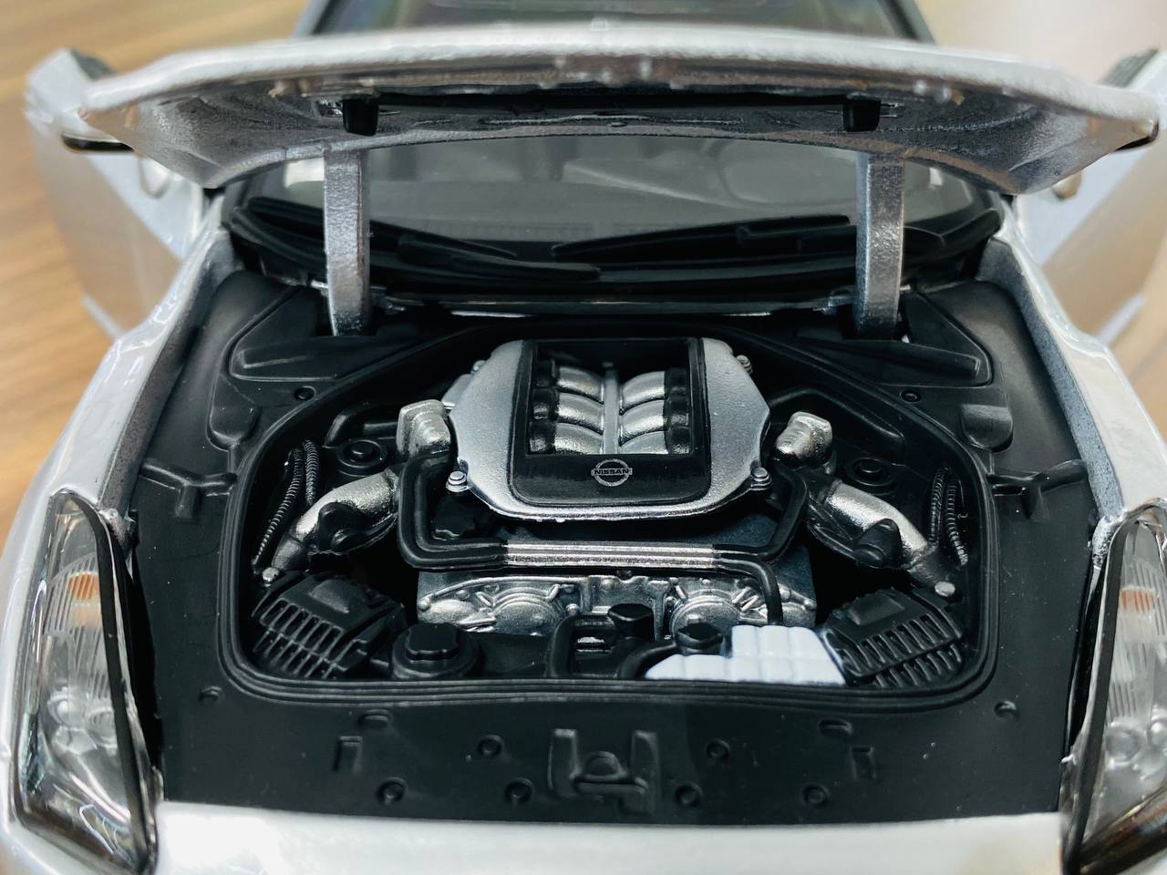 1/18 Diecast Nissan GT - R (R35) 2009 Silver by Bburago