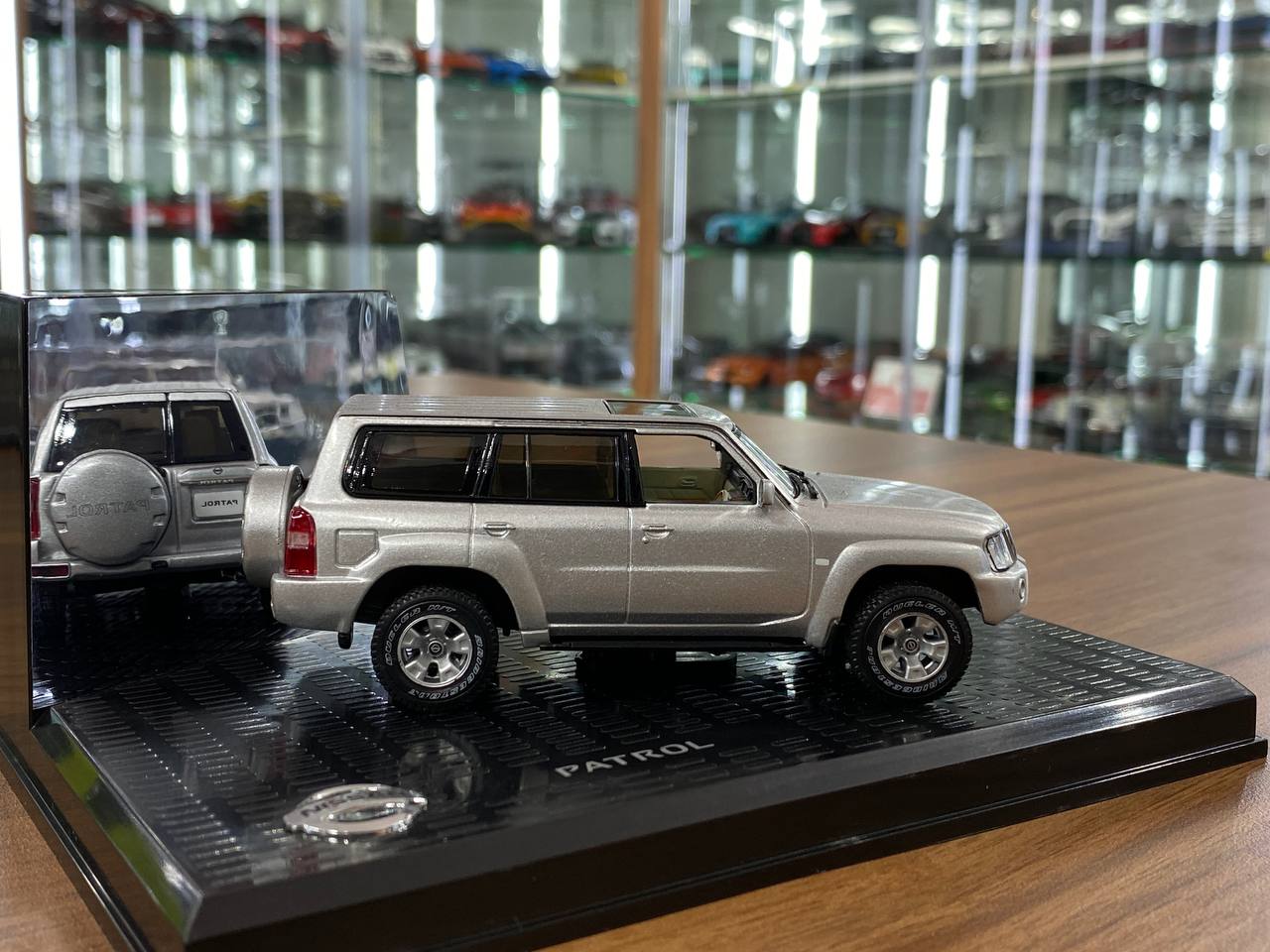 1/43 Diecast Nissan PATROL Y61 Silver - Dealer Edition