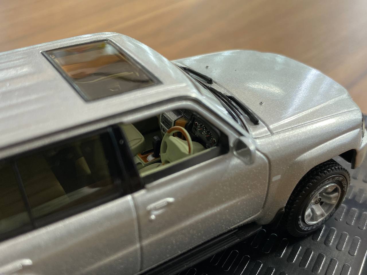 1/43 Diecast Nissan PATROL Y61 Silver - Dealer Edition