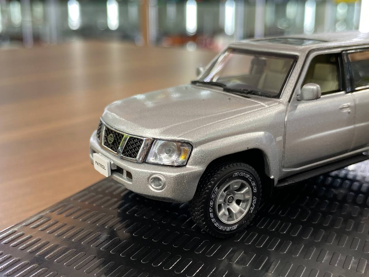 1/43 Diecast Nissan PATROL Y61 Silver - Dealer Edition