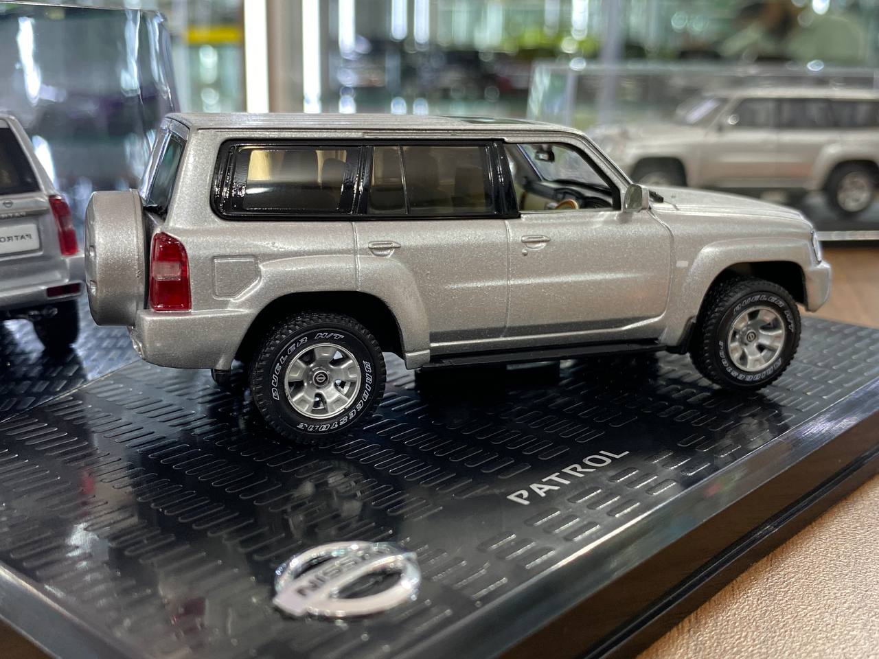 1/43 Diecast Nissan PATROL Y61 Silver - Dealer Edition