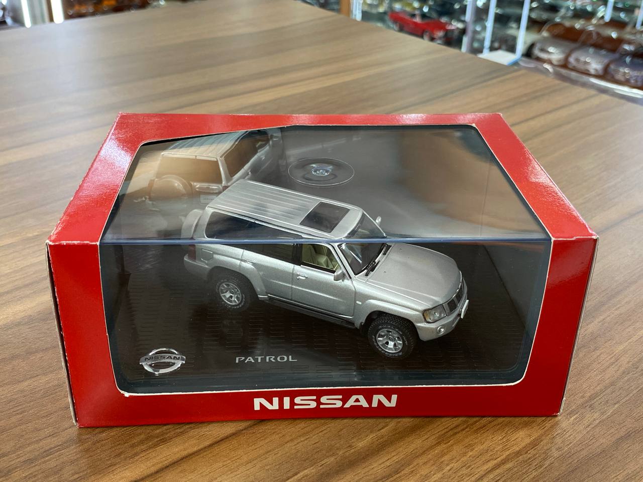 1/43 Diecast Nissan PATROL Y61 Silver - Dealer Edition