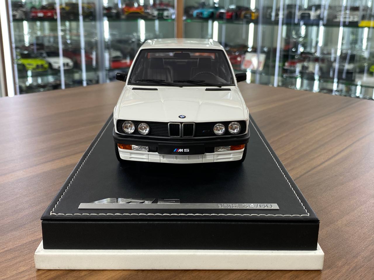 1/18 Resin Auto Barn BMW M5 E28 1986 White Limited - 60 pcs