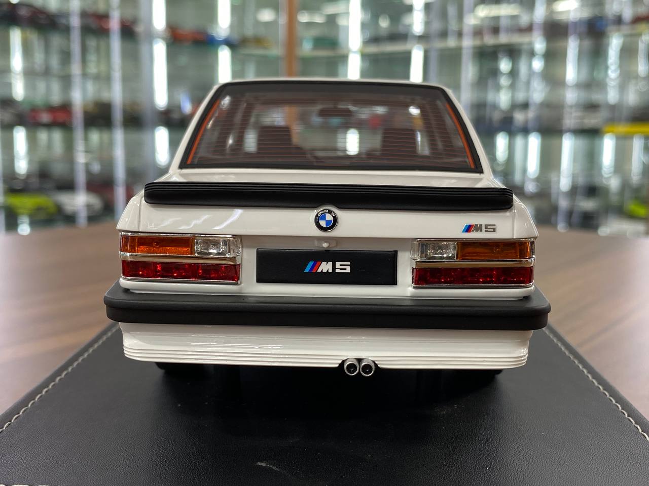 1/18 Resin Auto Barn BMW M5 E28 1986 White Limited - 60 pcs