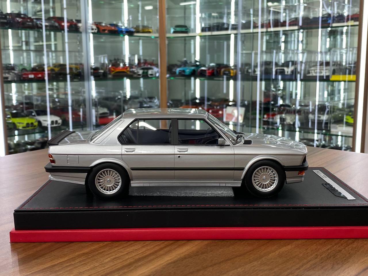 1/18 Resin Auto Barn BMW M5 E28 1986 Silver Limited - 60 pcs
