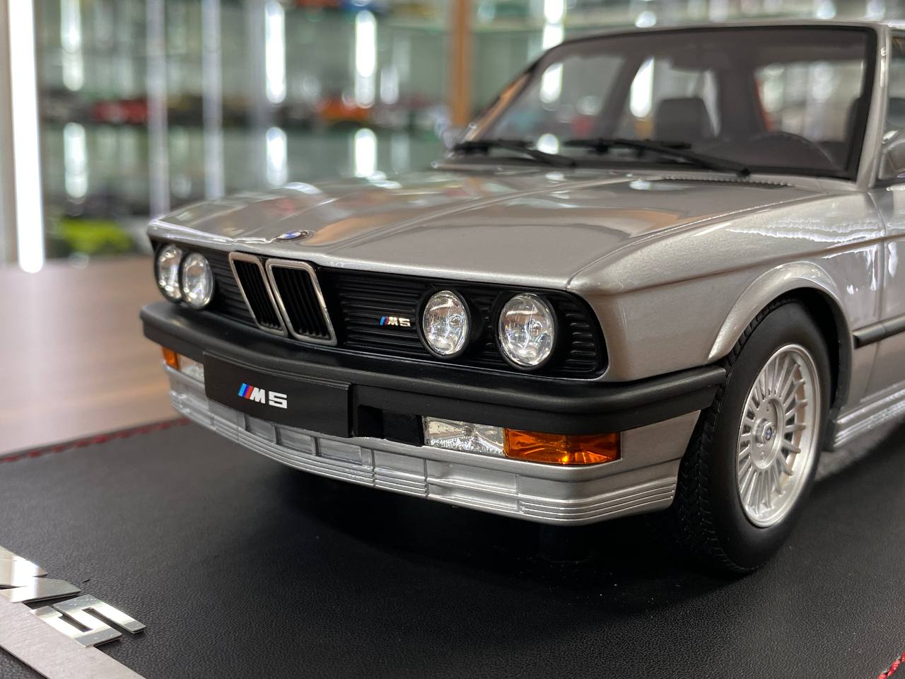 1/18 Resin Auto Barn BMW M5 E28 1986 Silver Limited - 60 pcs