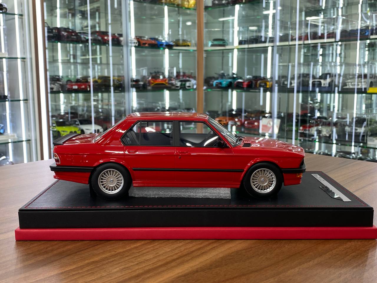 1/18 Resin Auto Barn BMW M5 E28 1986 Red Limited - 60 pcs