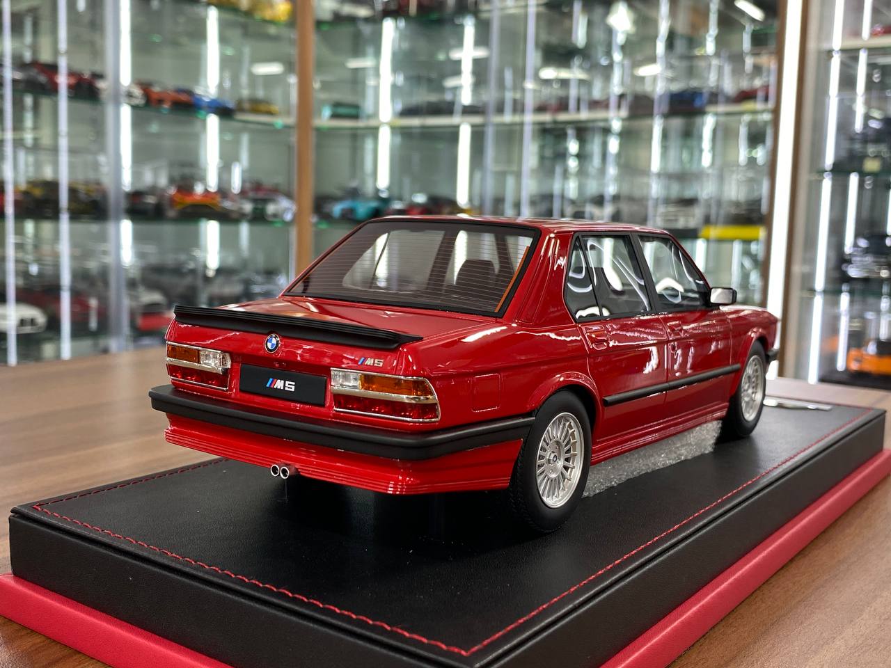 1/18 Resin Auto Barn BMW M5 E28 1986 Red Limited - 60 pcs
