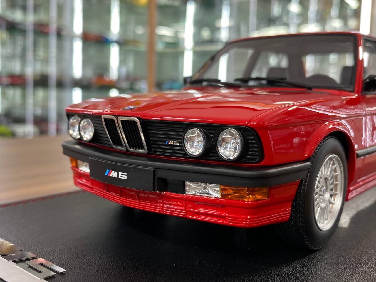1/18 Resin Auto Barn BMW M5 E28 1986 Red Limited - 60 pcs