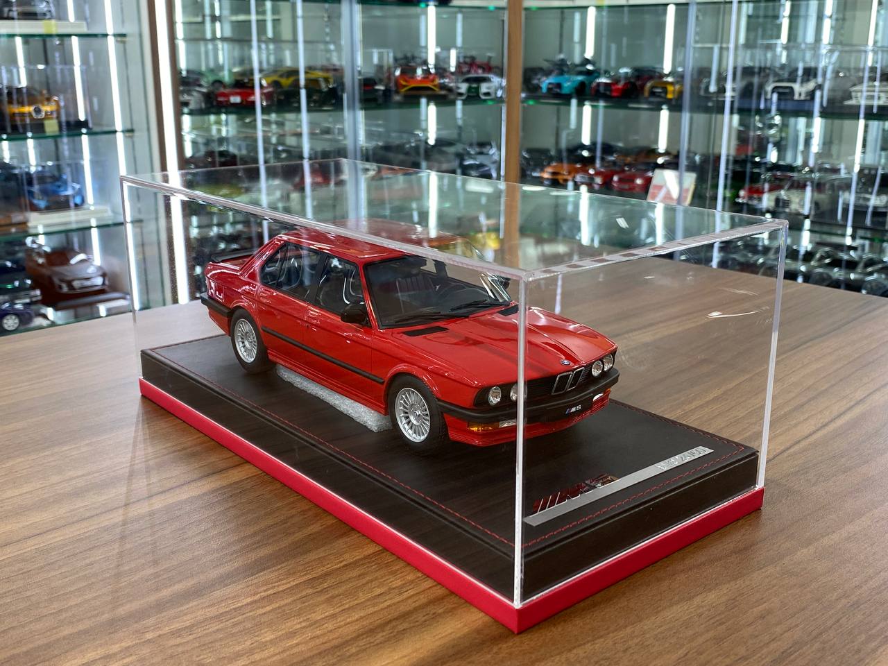 1/18 Resin Auto Barn BMW M5 E28 1986 Red Limited - 60 pcs