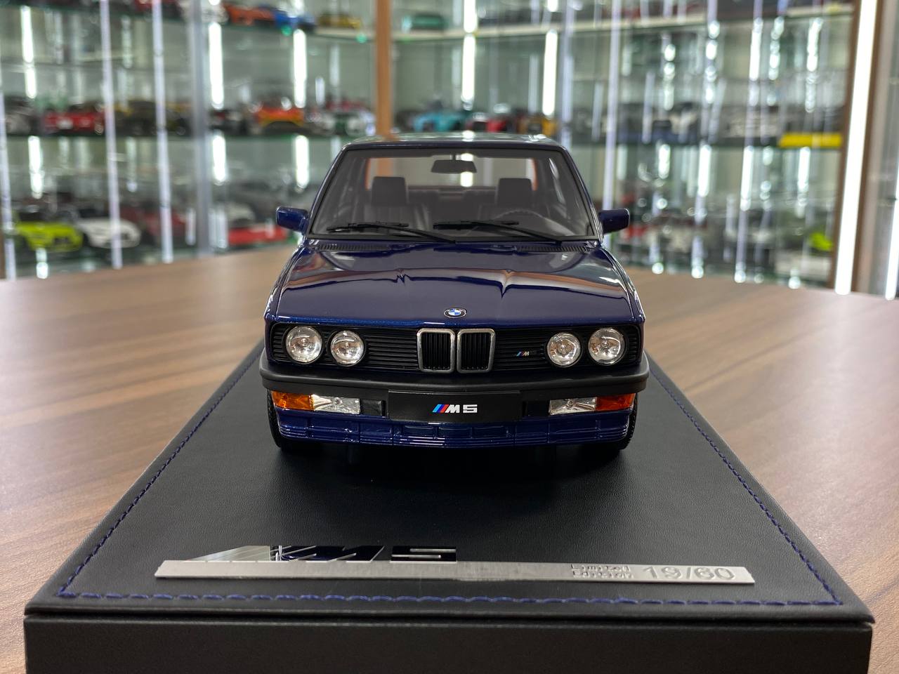 1/18 Resin Auto Barn BMW M5 E28 1986 Blue Limited - 60 pcs