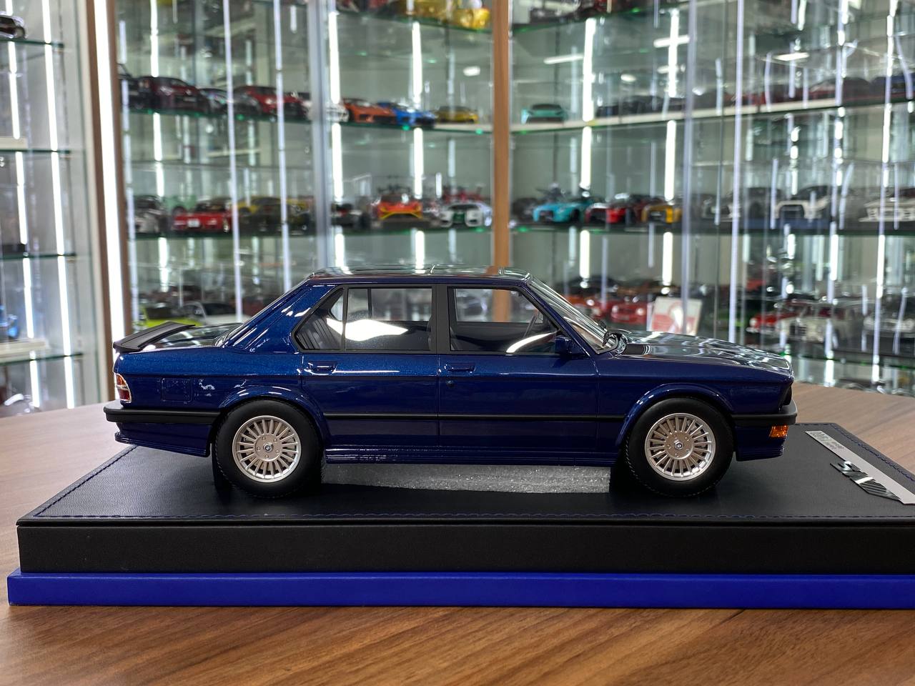 1/18 Resin Auto Barn BMW M5 E28 1986 Blue Limited - 60 pcs