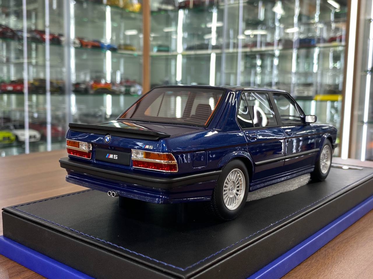 1/18 Resin Auto Barn BMW M5 E28 1986 Blue Limited - 60 pcs