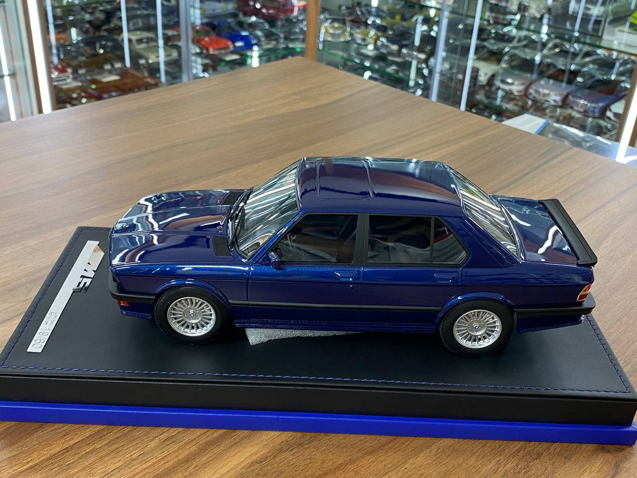 1/18 Resin Auto Barn BMW M5 E28 1986 Blue Limited - 60 pcs