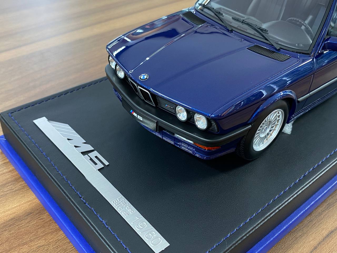 1/18 Resin Auto Barn BMW M5 E28 1986 Blue Limited - 60 pcs