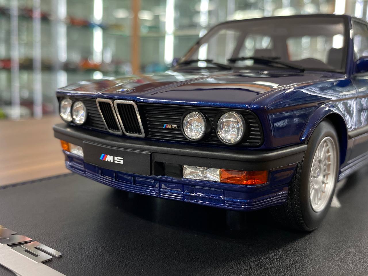 1/18 Resin Auto Barn BMW M5 E28 1986 Blue Limited - 60 pcs