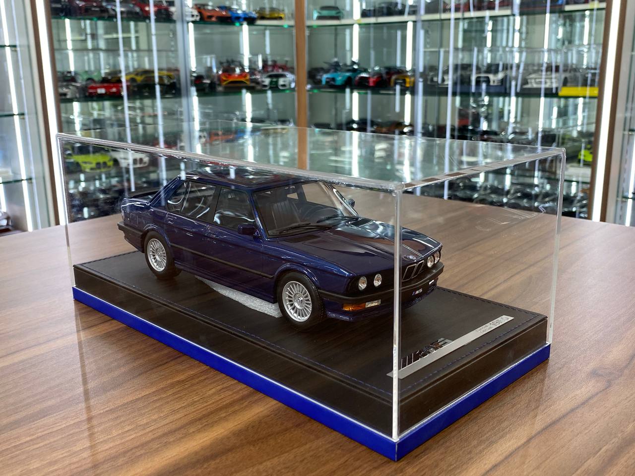 1/18 Resin Auto Barn BMW M5 E28 1986 Blue Limited - 60 pcs