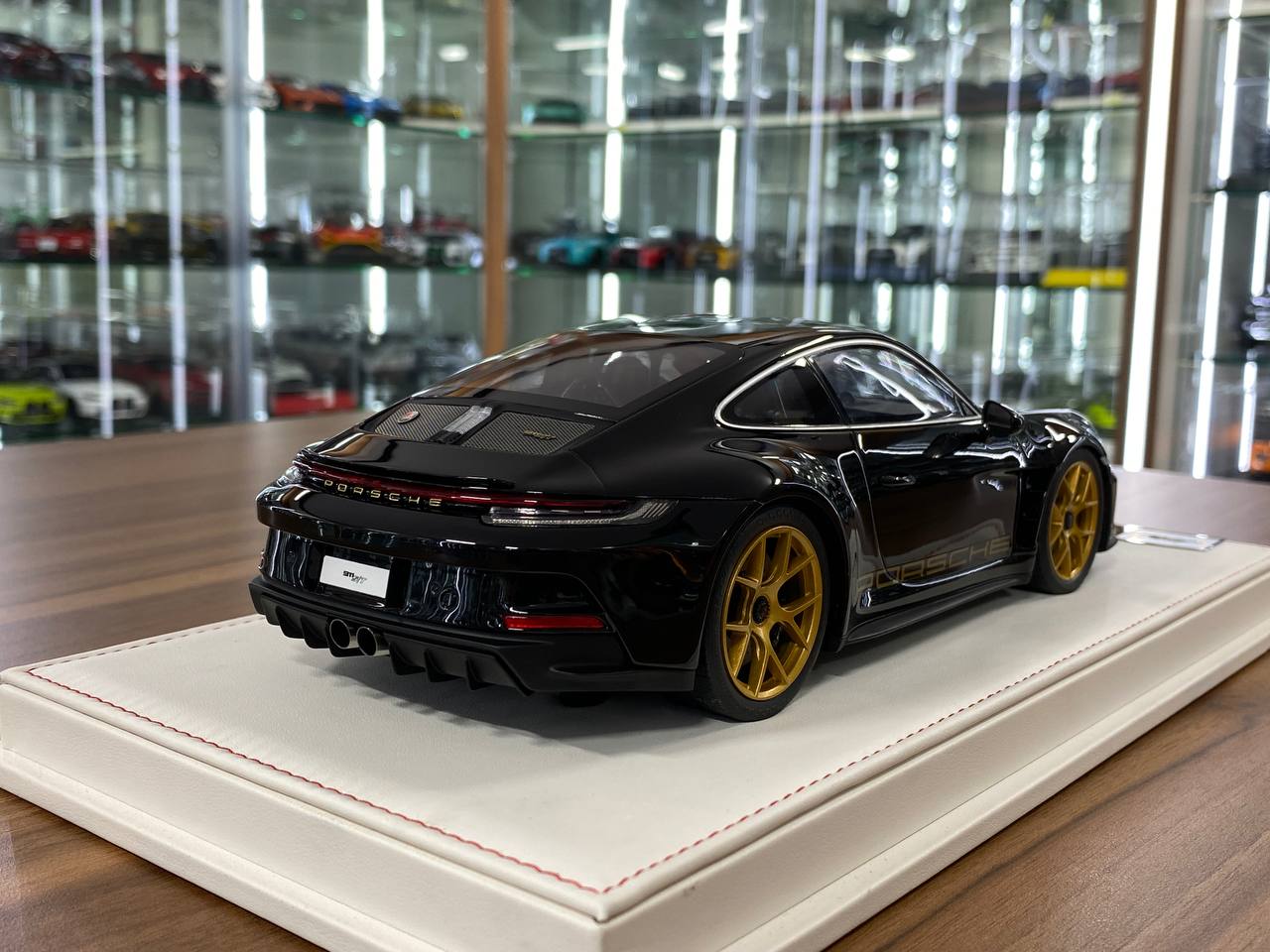 1/18 Resin IVY Models Porsche 911 S/T (992) Black / Gold rim Limited-20 pcs