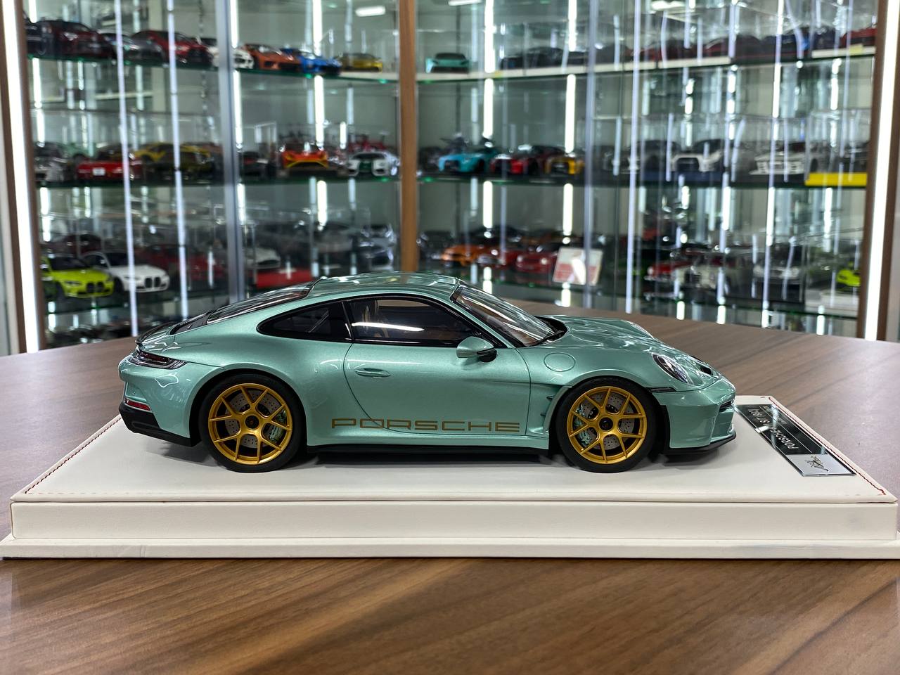1/18 Resin IVY Models Porsche 911 S/T (992) Pearl Green / Gold rim Limited-20 pcs