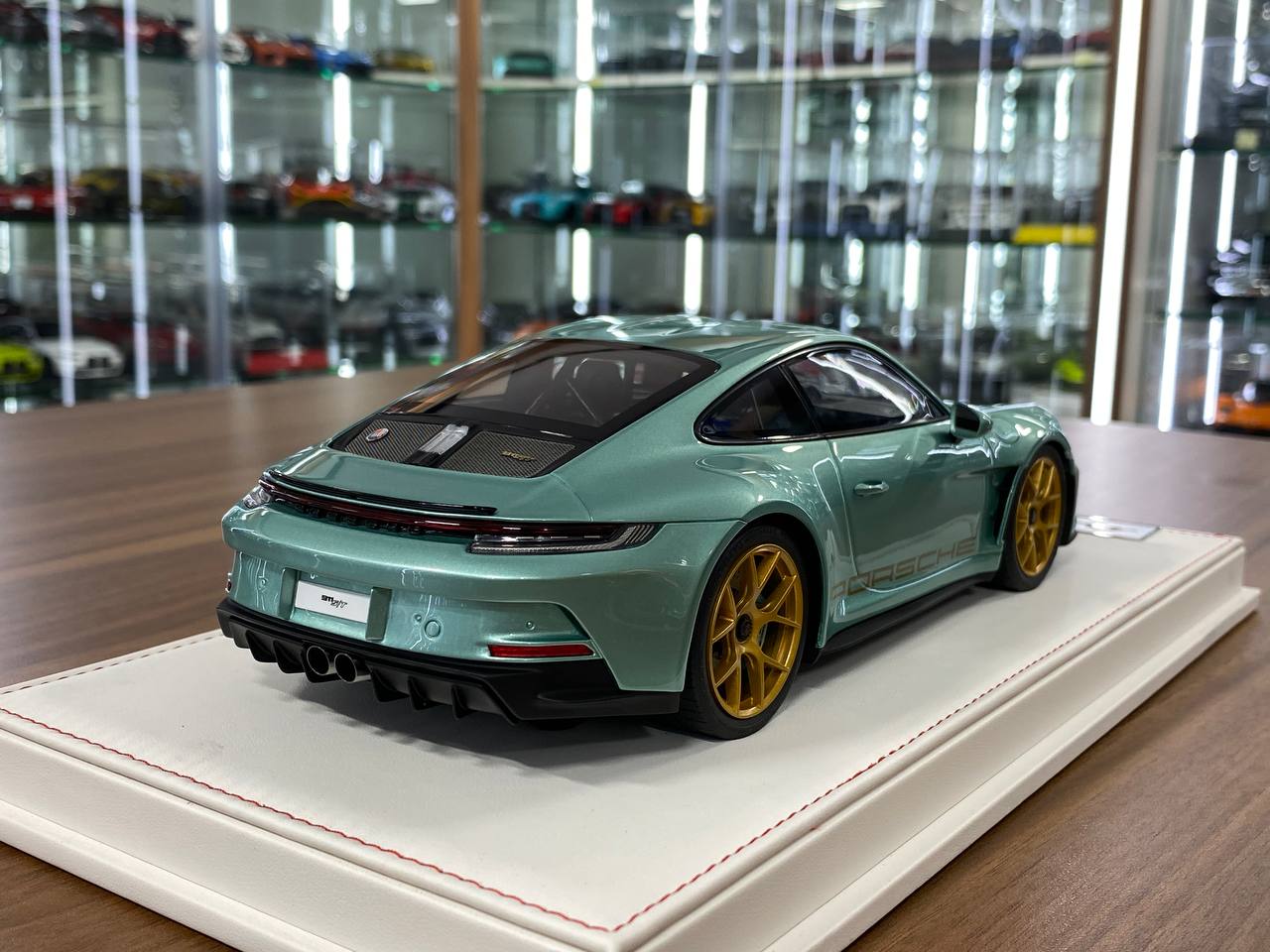 1/18 Resin IVY Models Porsche 911 S/T (992) Pearl Green / Gold rim Limited-20 pcs