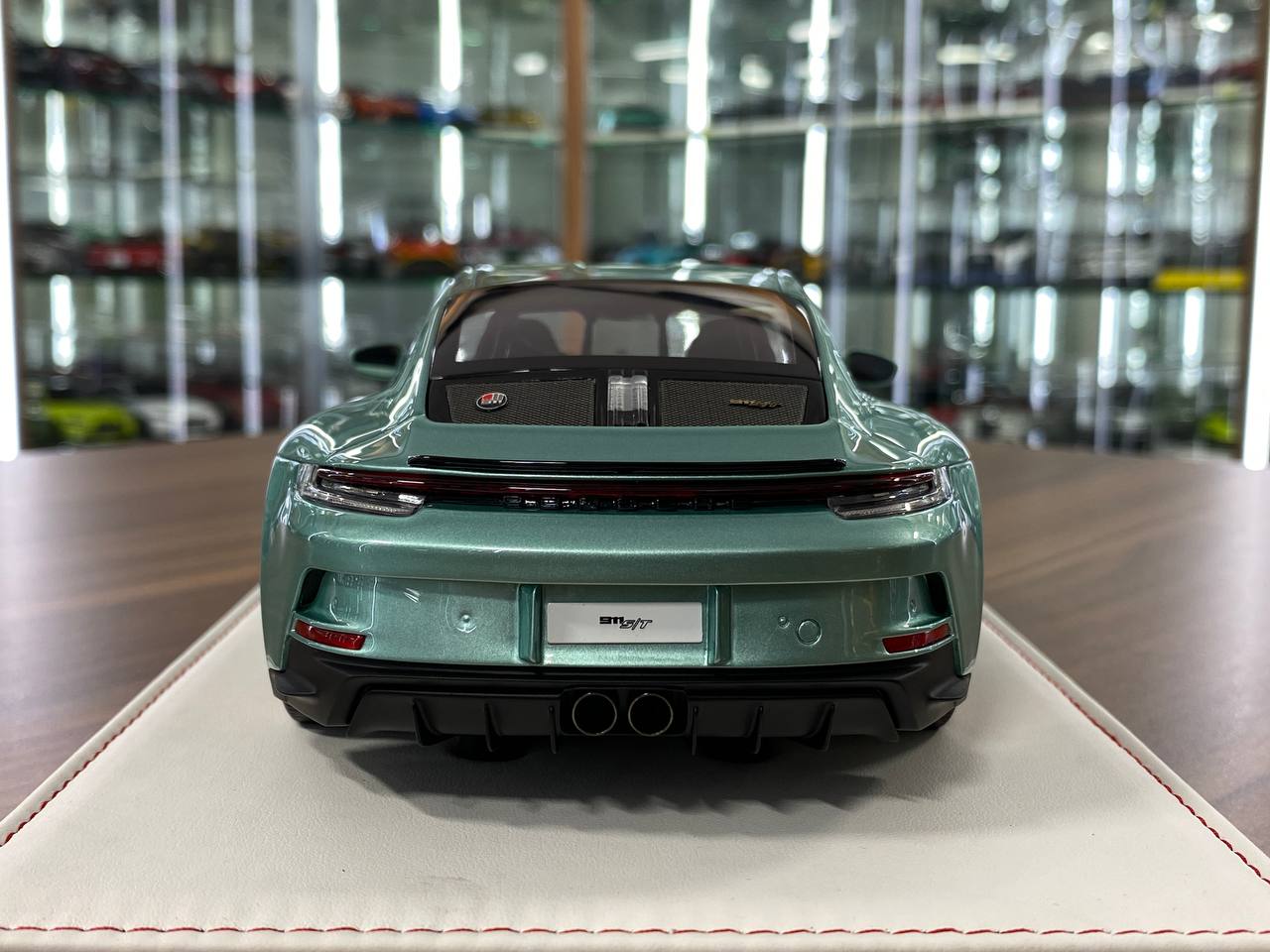 1/18 Resin IVY Models Porsche 911 S/T (992) Pearl Green / Gold rim Limited-20 pcs
