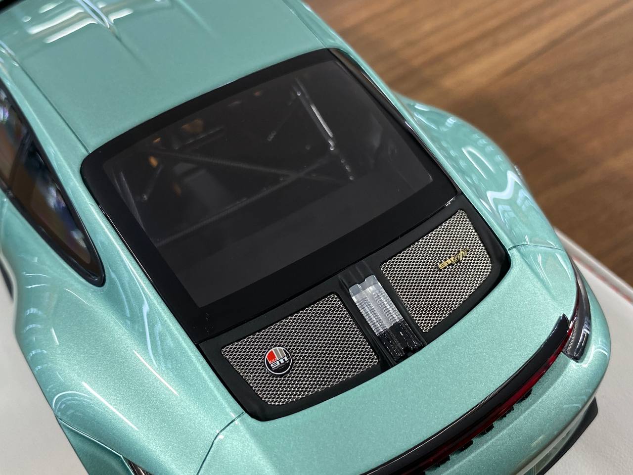 1/18 Resin IVY Models Porsche 911 S/T (992) Pearl Green / Gold rim Limited-20 pcs