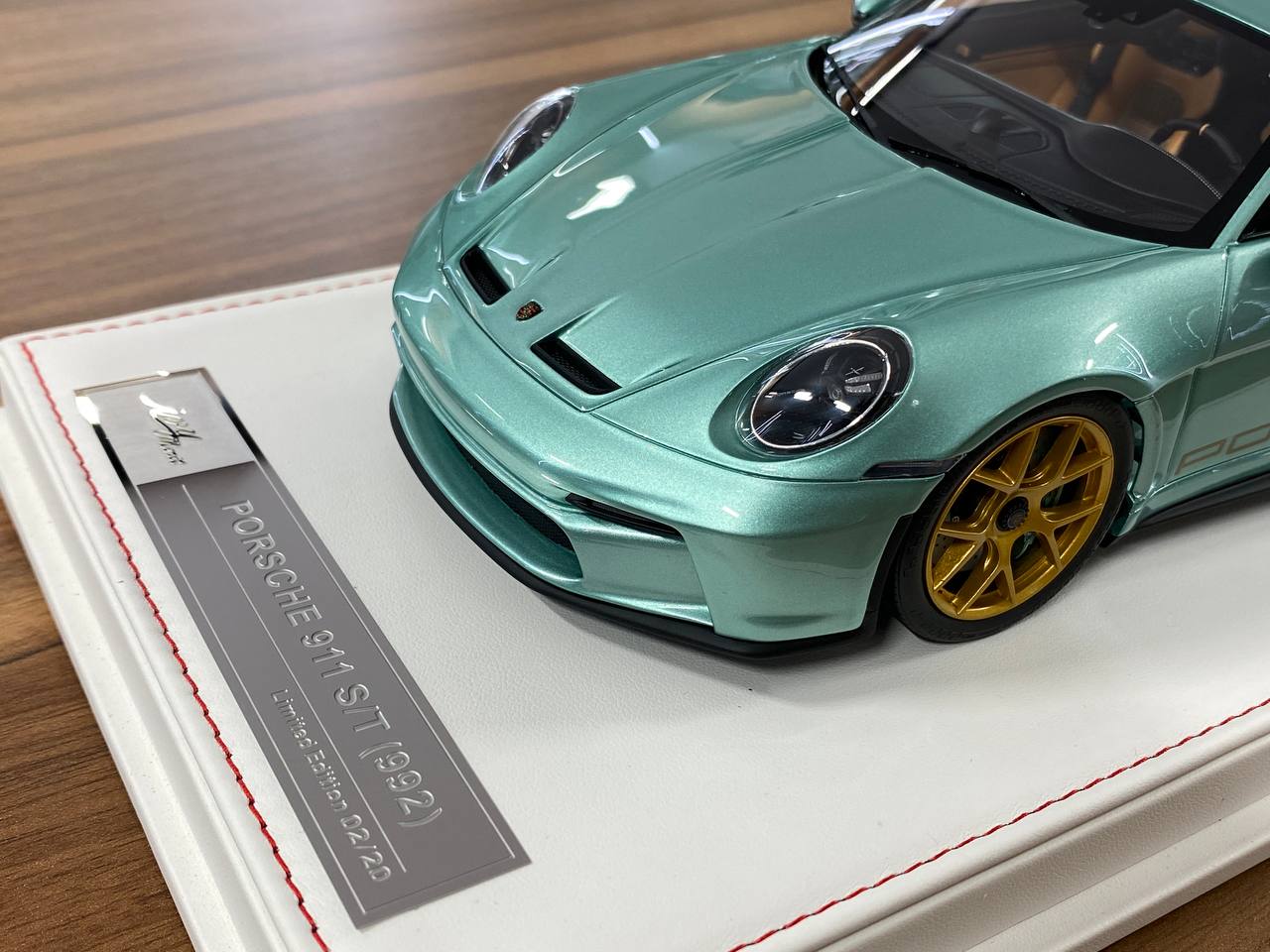 1/18 Resin IVY Models Porsche 911 S/T (992) Pearl Green / Gold rim Limited-20 pcs