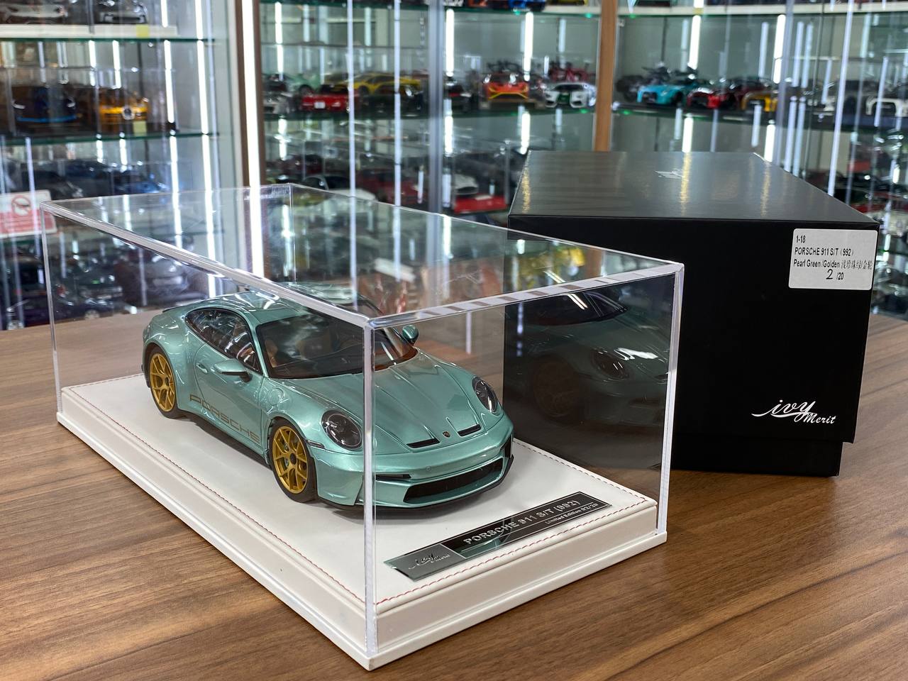 1/18 Resin IVY Models Porsche 911 S/T (992) Pearl Green / Gold rim Limited-20 pcs