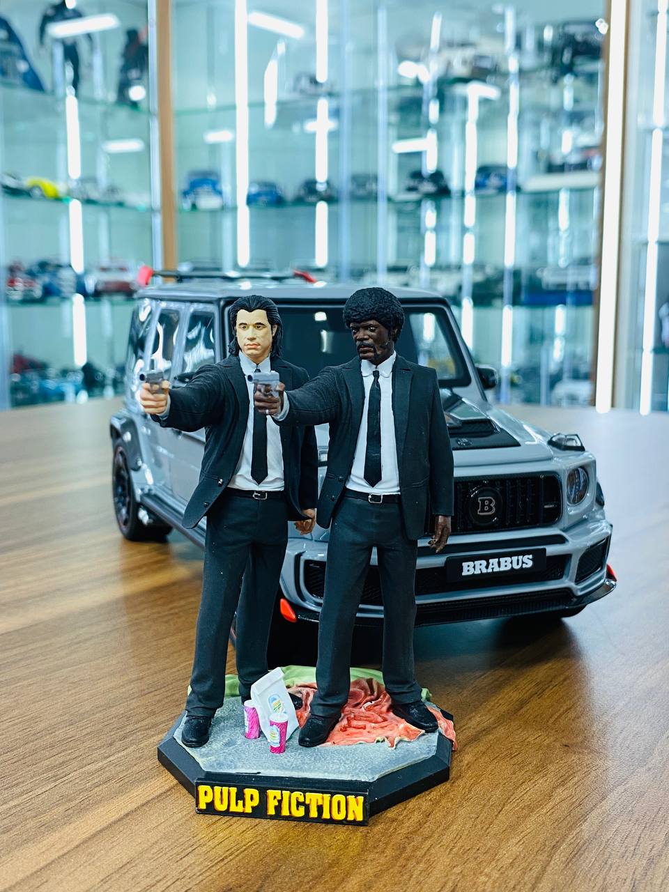 1/18 Scale Figure (Hand Made / Painted) Pulp Fiction Vincent & Kerr ( base )