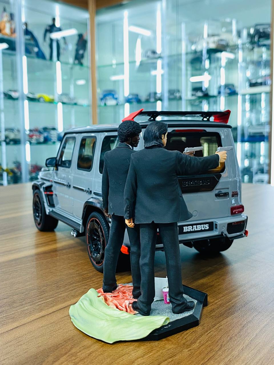 1/18 Scale Figure (Hand Made / Painted) Pulp Fiction Vincent & Kerr ( base )