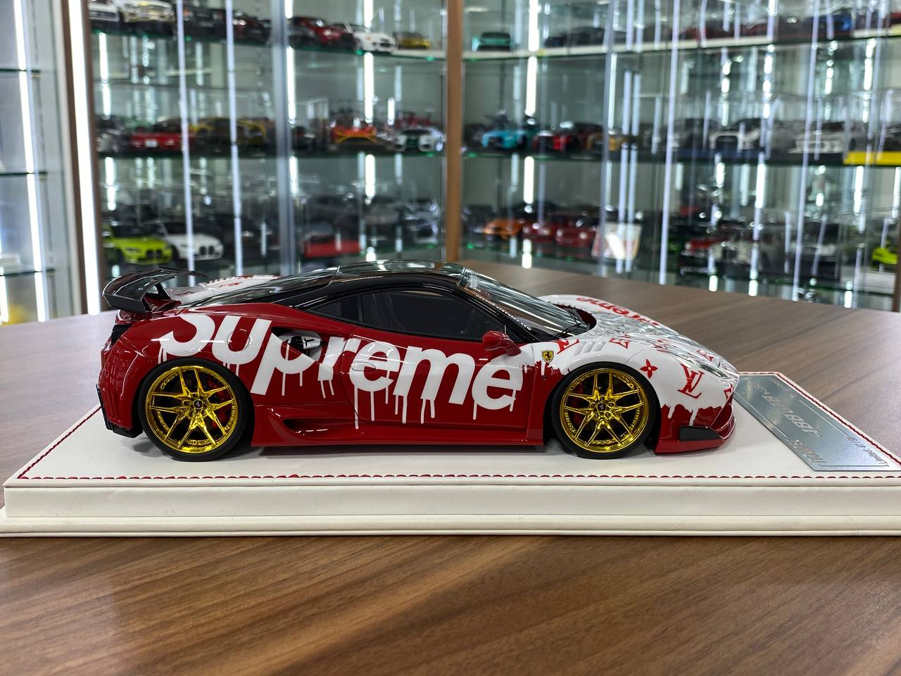1:18 Resin Model Ferrari 488 GTB Novitec  – White/Rosso Corsa | Davis & Giovanni (Limited Edition of 50 – Dubai Exclusive)