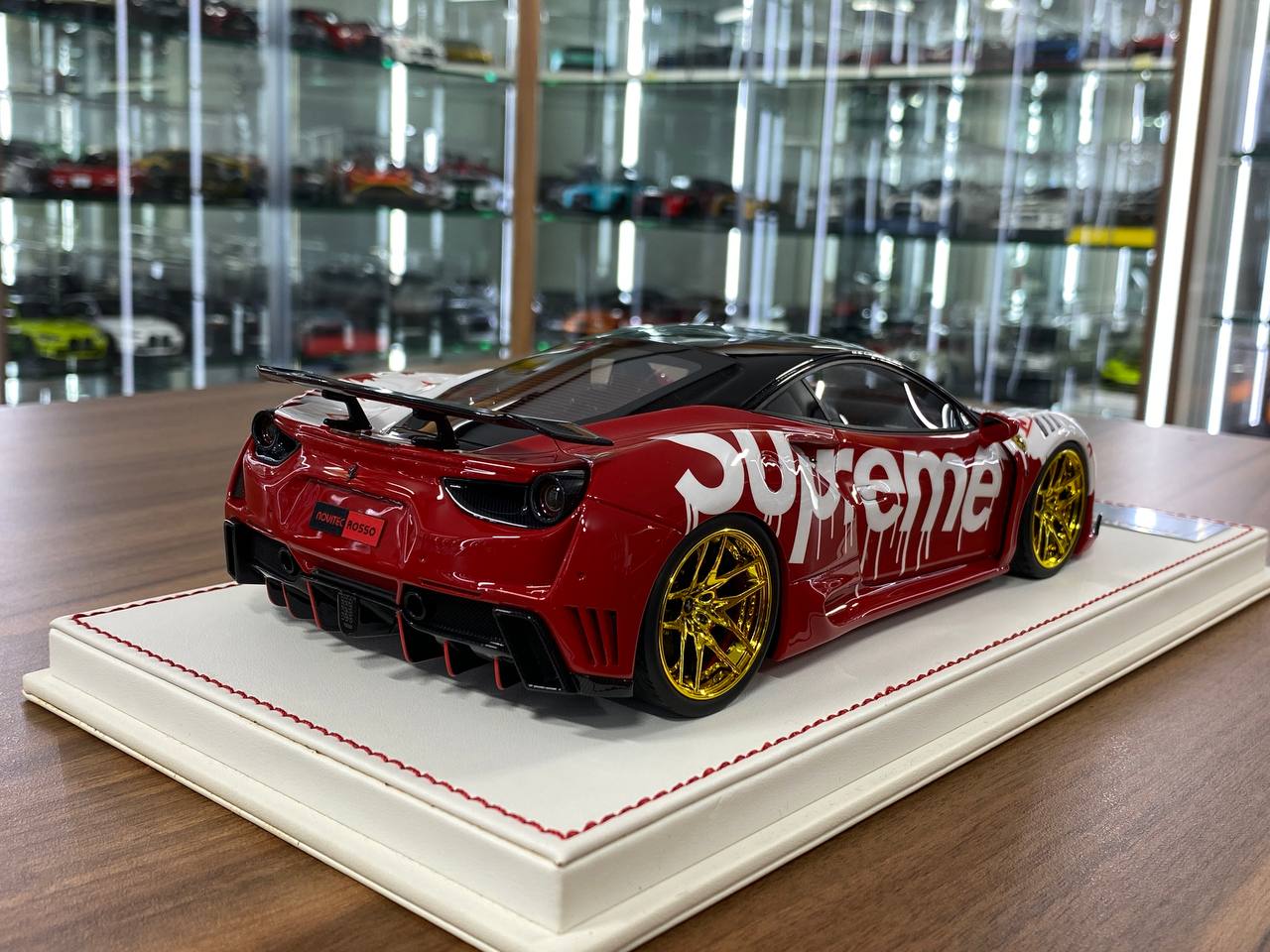 1:18 Resin Model Ferrari 488 GTB Novitec  – White/Rosso Corsa | Davis & Giovanni (Limited Edition of 50 – Dubai Exclusive)