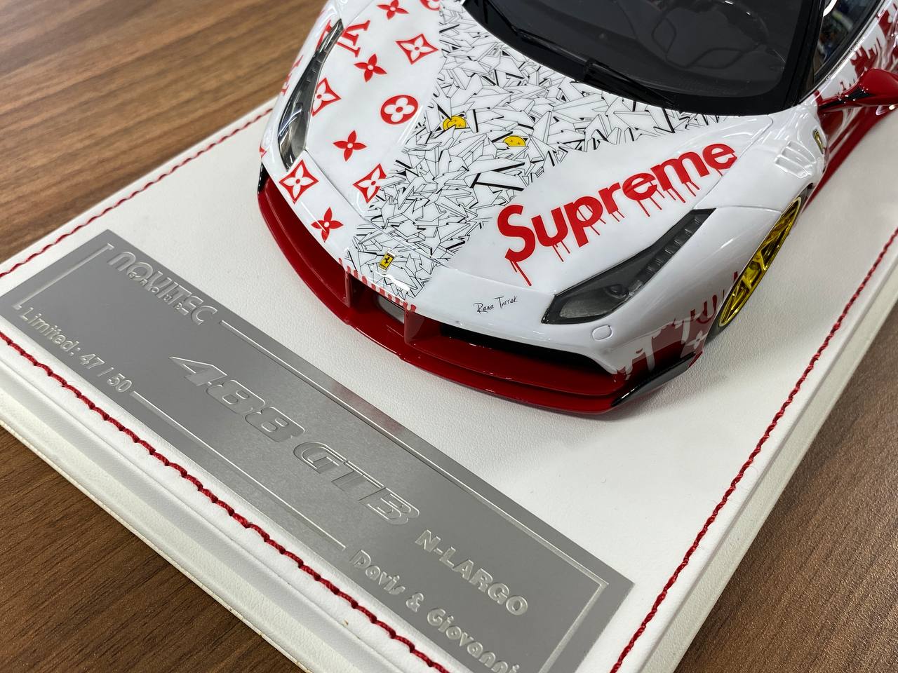 1:18 Resin Model Ferrari 488 GTB Novitec  – White/Rosso Corsa | Davis & Giovanni (Limited Edition of 50 – Dubai Exclusive)
