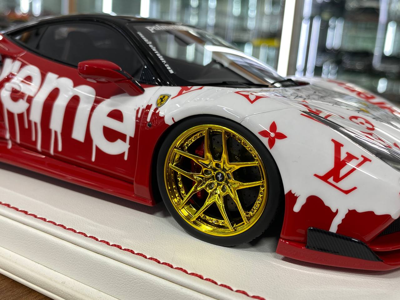 1:18 Resin Model Ferrari 488 GTB Novitec  – White/Rosso Corsa | Davis & Giovanni (Limited Edition of 50 – Dubai Exclusive)