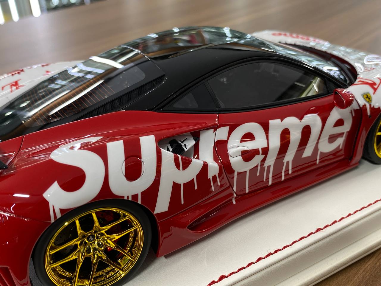 1:18 Resin Model Ferrari 488 GTB Novitec  – White/Rosso Corsa | Davis & Giovanni (Limited Edition of 50 – Dubai Exclusive)