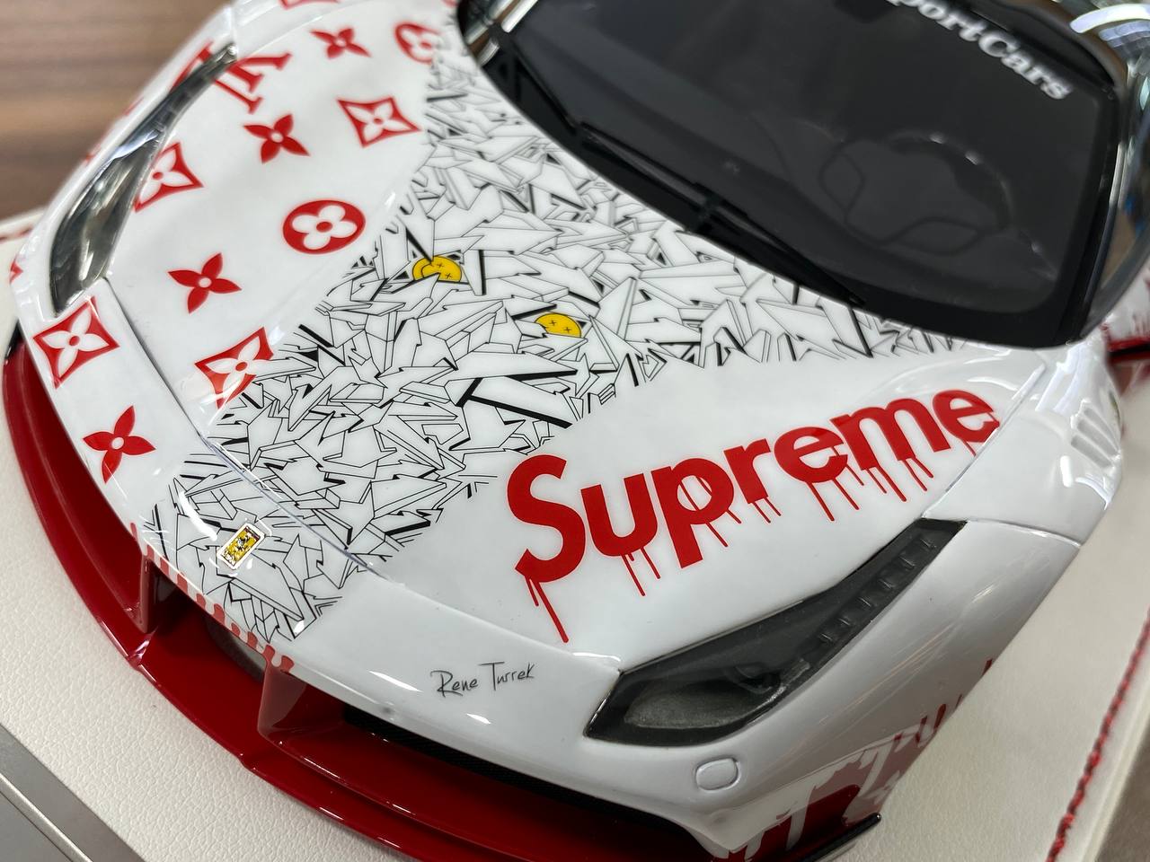 1:18 Resin Model Ferrari 488 GTB Novitec  – White/Rosso Corsa | Davis & Giovanni (Limited Edition of 50 – Dubai Exclusive)
