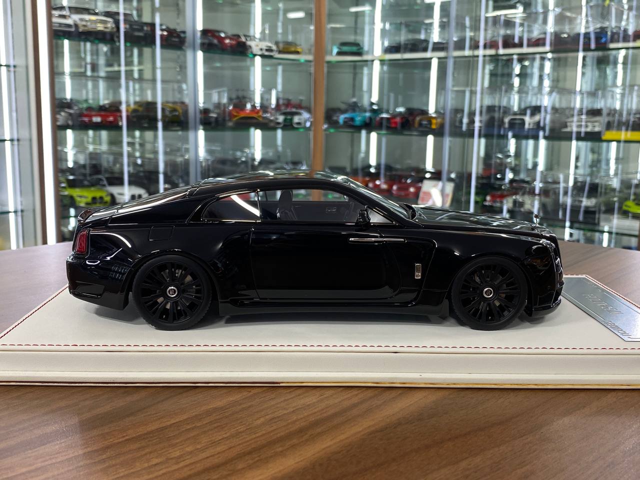 1/18 Resin Davis & Giovanni  Rolls Royce Wraith novitec Black Limited- 50 pcs