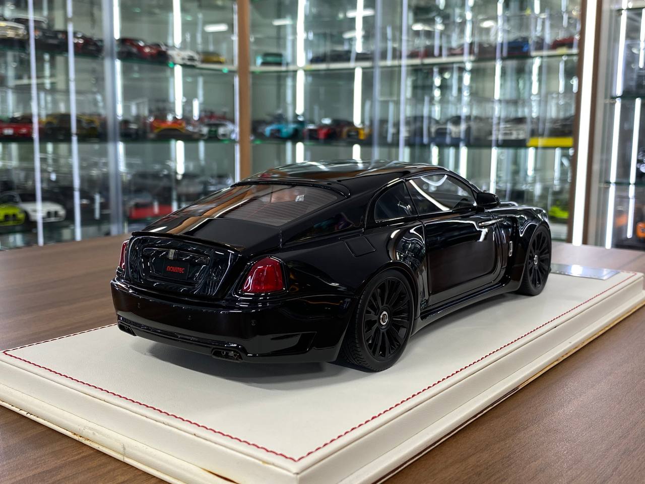 1/18 Resin Davis & Giovanni  Rolls Royce Wraith novitec Black Limited- 50 pcs