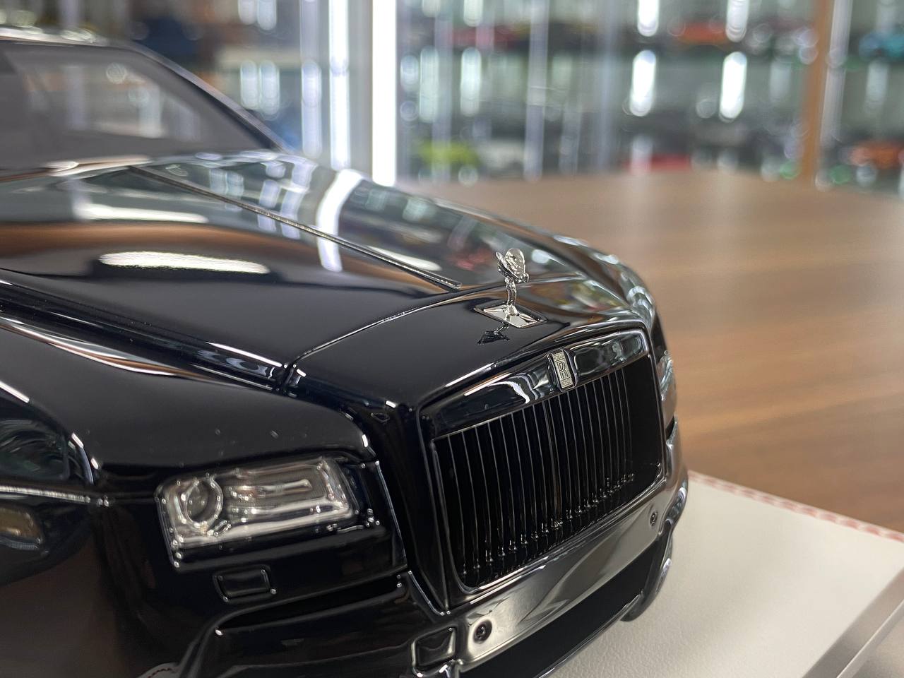 1/18 Resin Davis & Giovanni  Rolls Royce Wraith novitec Black Limited- 50 pcs