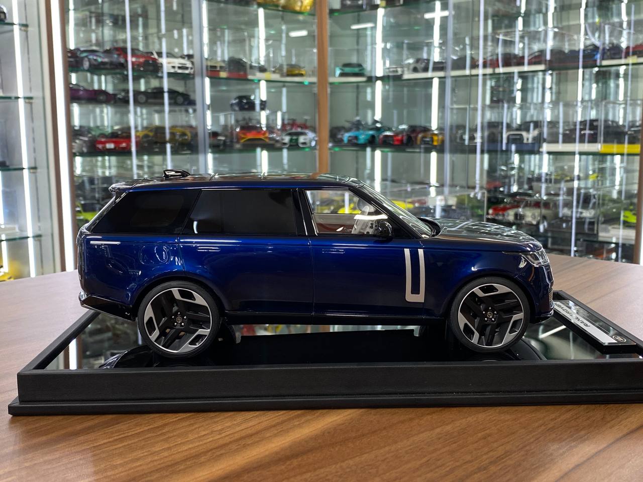 1/18 Resin MotorHelix Range Rover Autobiography 2022 Constellation blue Limited-99 pcs