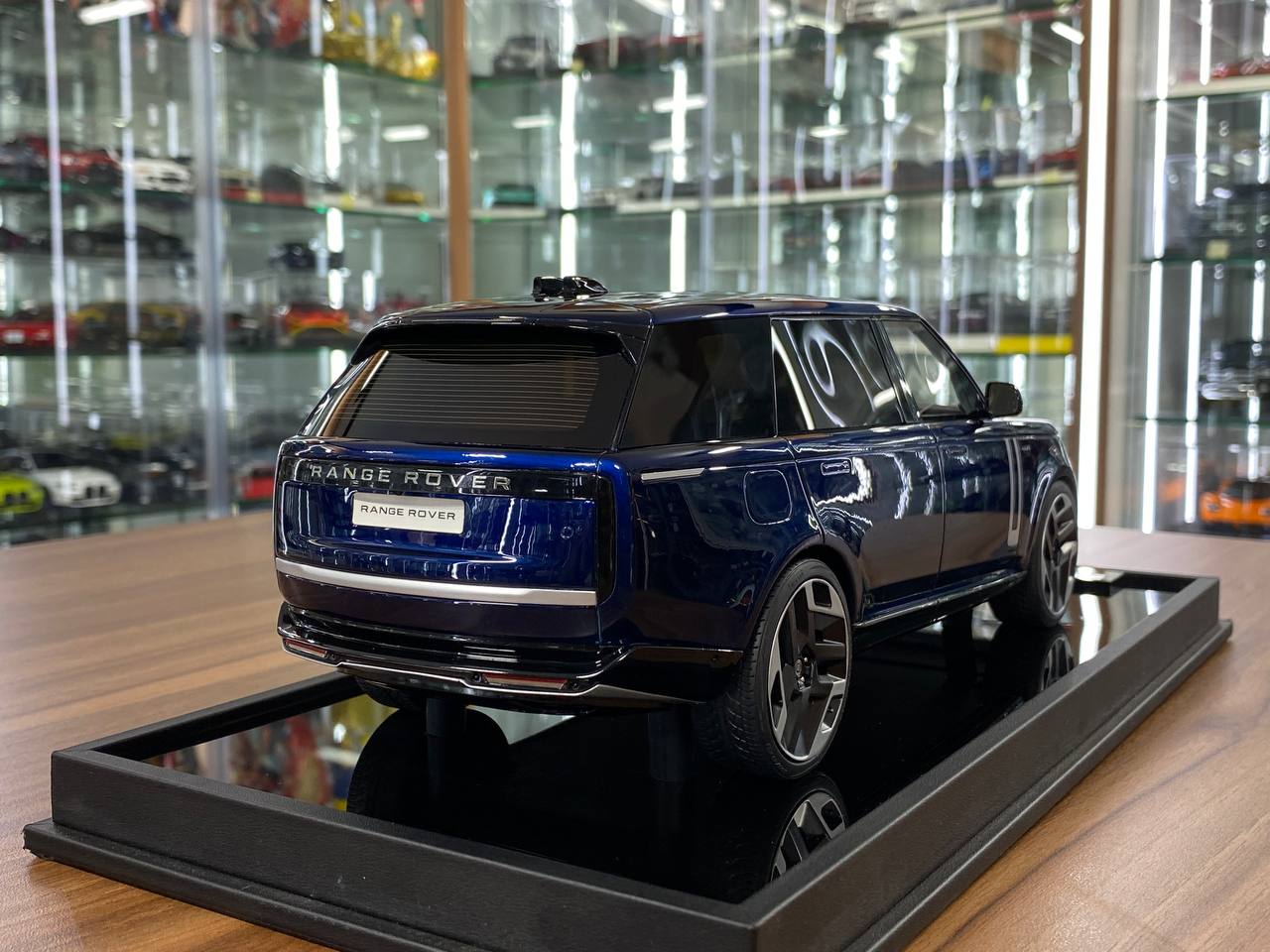 1/18 Resin MotorHelix Range Rover Autobiography 2022 Constellation blue Limited-99 pcs