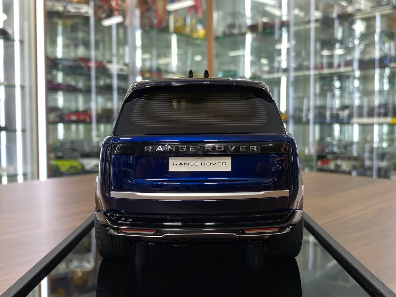 1/18 Resin MotorHelix Range Rover Autobiography 2022 Constellation blue Limited-99 pcs