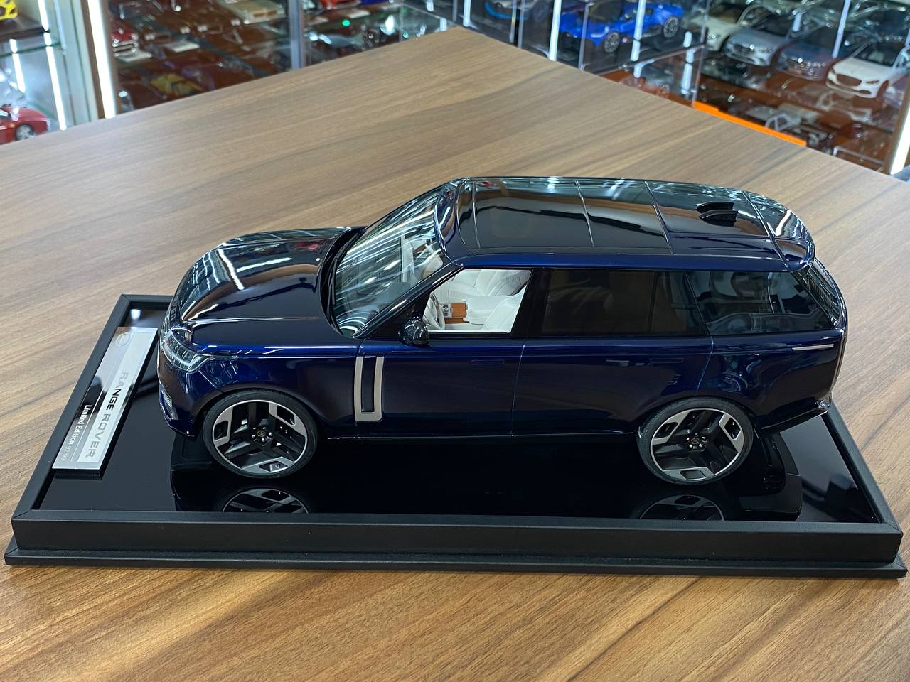 1/18 Resin MotorHelix Range Rover Autobiography 2022 Constellation blue Limited-99 pcs