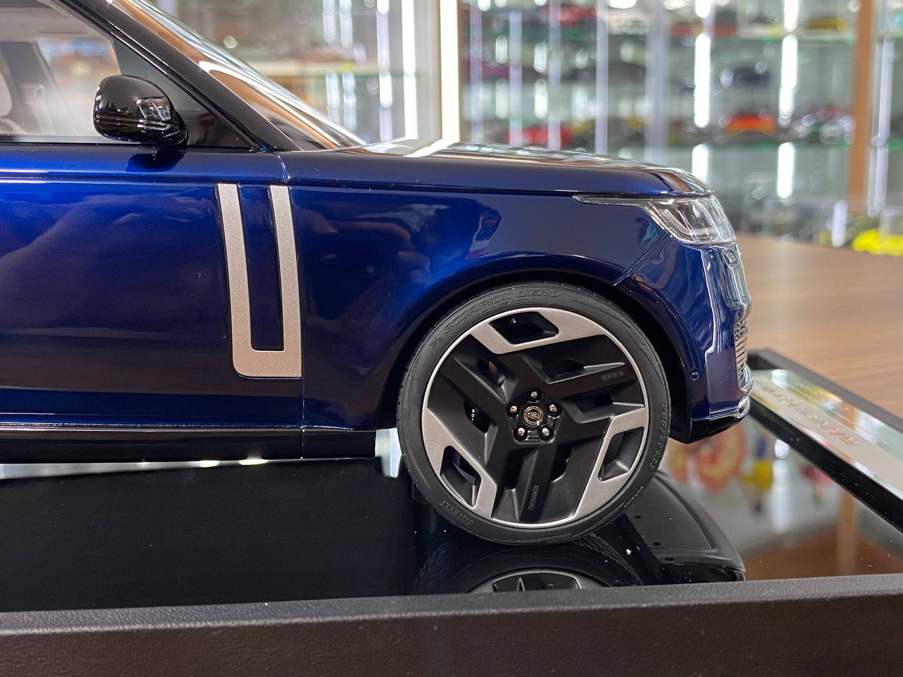 1/18 Resin MotorHelix Range Rover Autobiography 2022 Constellation blue Limited-99 pcs